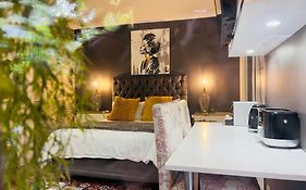 Art-Inspired Bedroom Close To Cbd