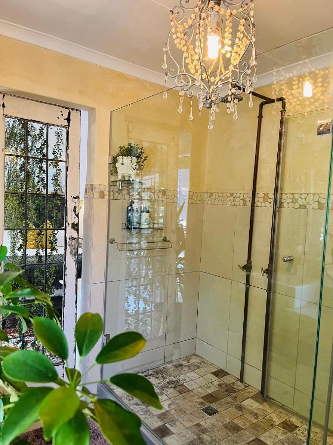 Art-Inspired Bedroom Close To Cbd Mossel Bay Exterior foto