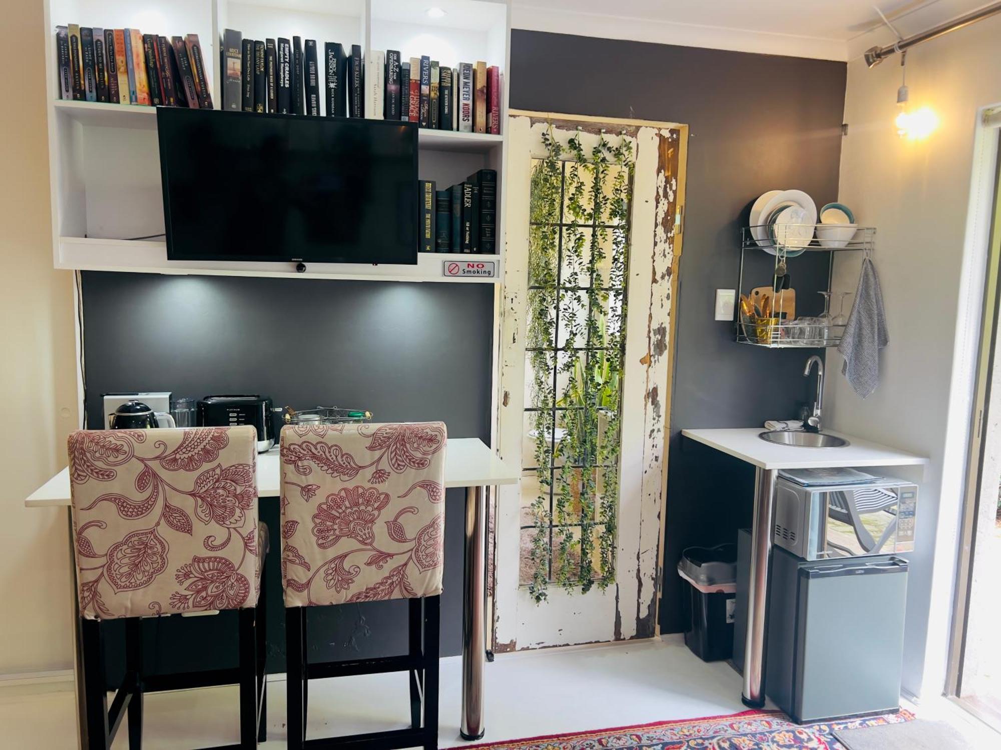 Art-Inspired Bedroom Close To Cbd Mossel Bay Exterior foto