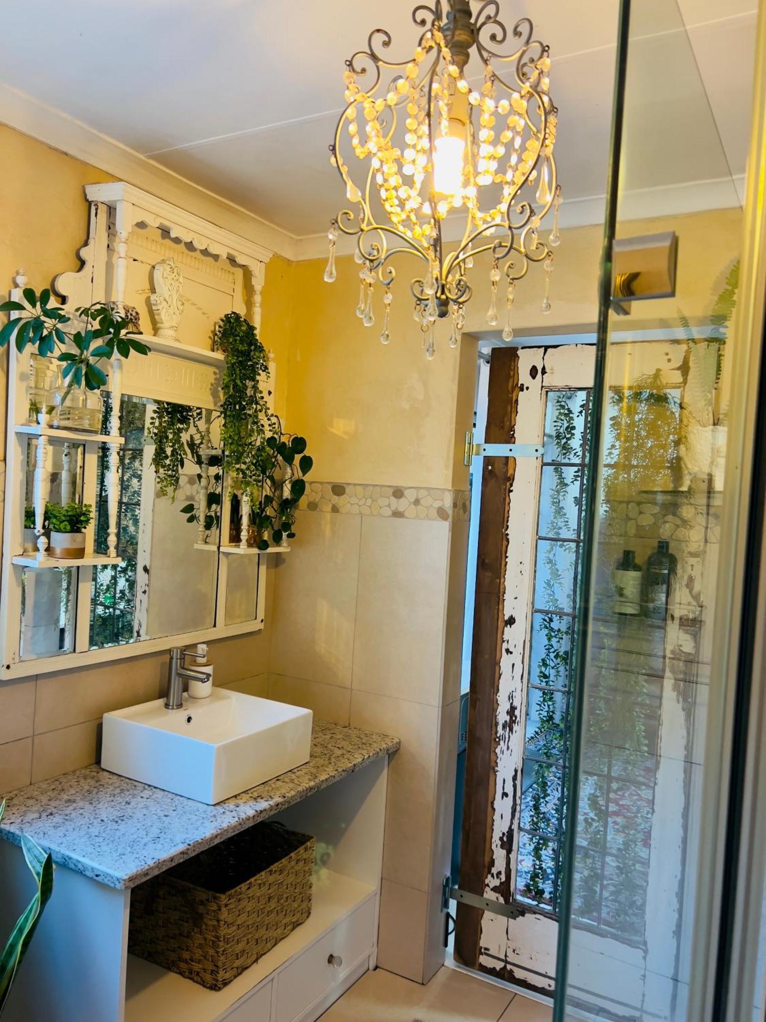 Art-Inspired Bedroom Close To Cbd Mossel Bay Exterior foto
